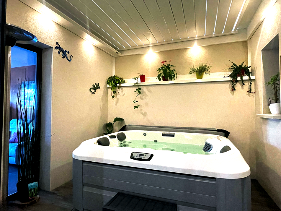 Maison de plain-pied à Saint-Philbert-de-Grand-Lieu - jacuzzi